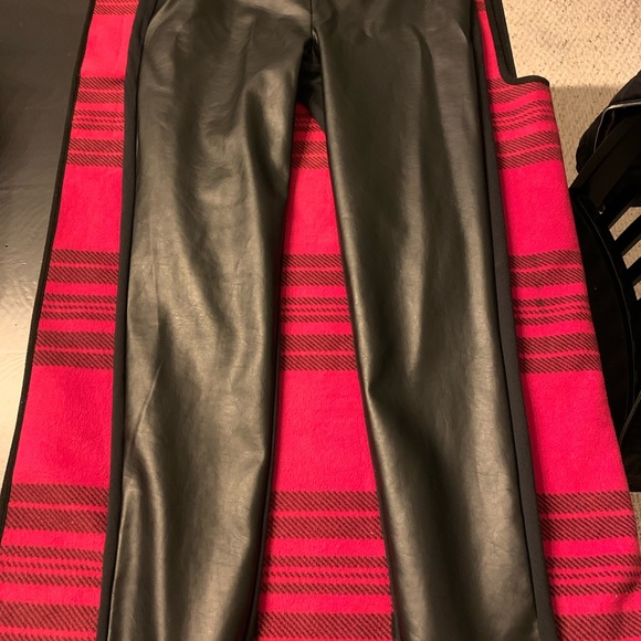 Sz 10 Ralph Lauren gorgeous faux leather front with stretchy back. - Picture 2 of 6